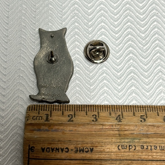 Vintage pewter owl lapel pin - Picture 4 of 4